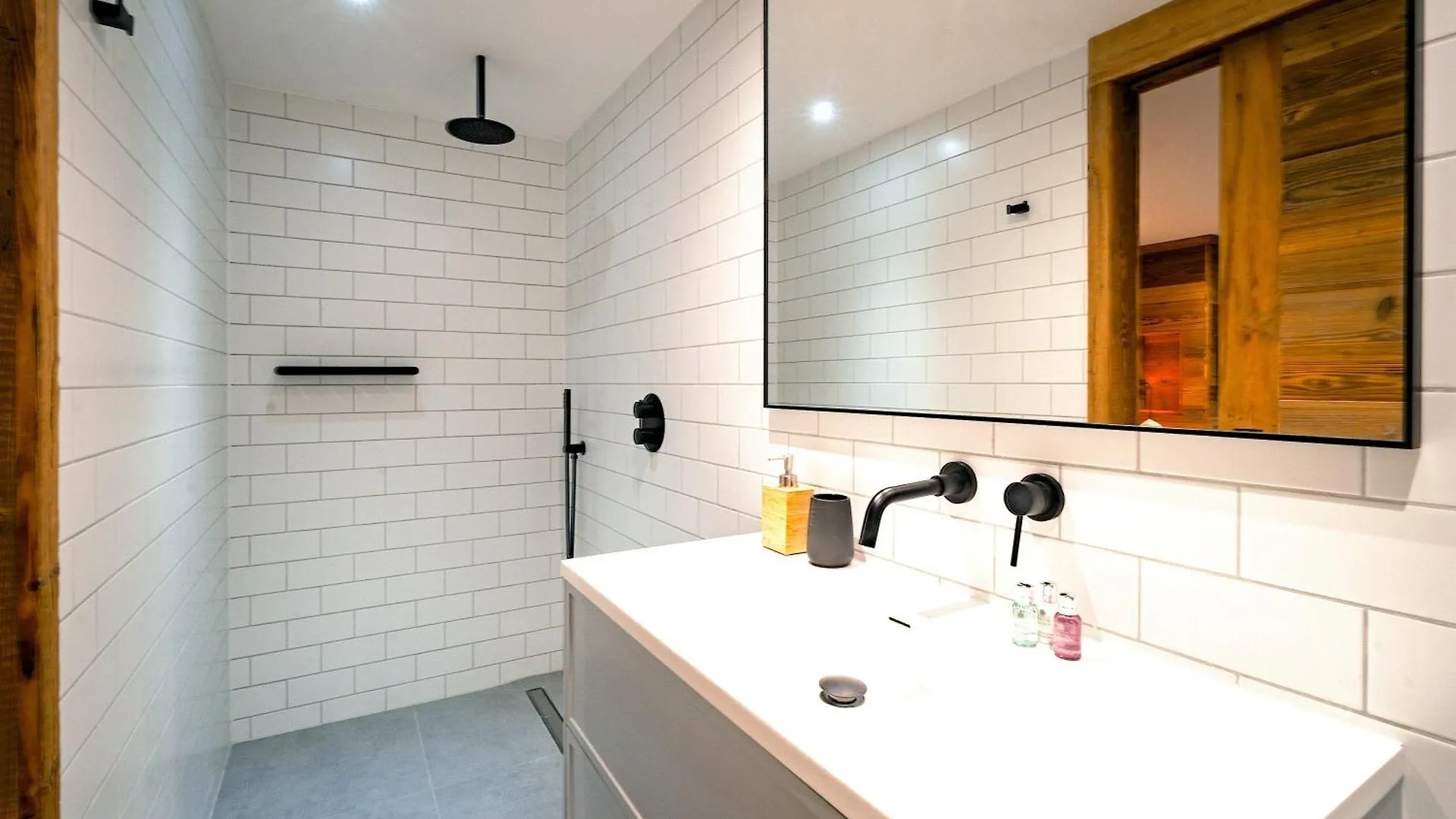 Hot Tub, Sauna, Private Shuttle And Privacy - 14 Ppl - Stunning Ferme Liberte Les Gets 0*,  France