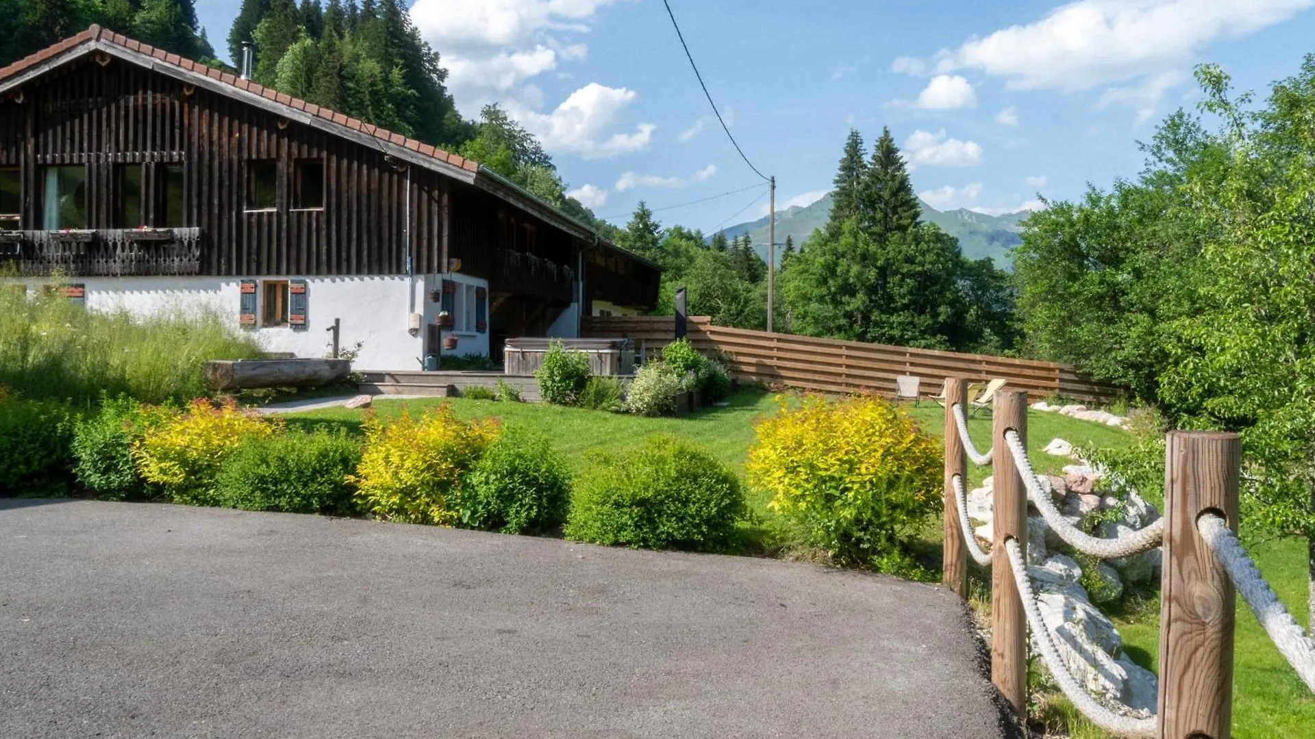 Hot Tub, Sauna, Private Shuttle And Privacy - 14 Ppl - Stunning Ferme Liberte Les Gets Chalet
